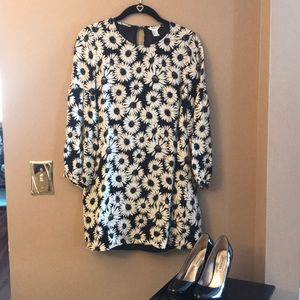 🎉REDUCED🎉Forever 21 Daisy Flow Sleeve Dress